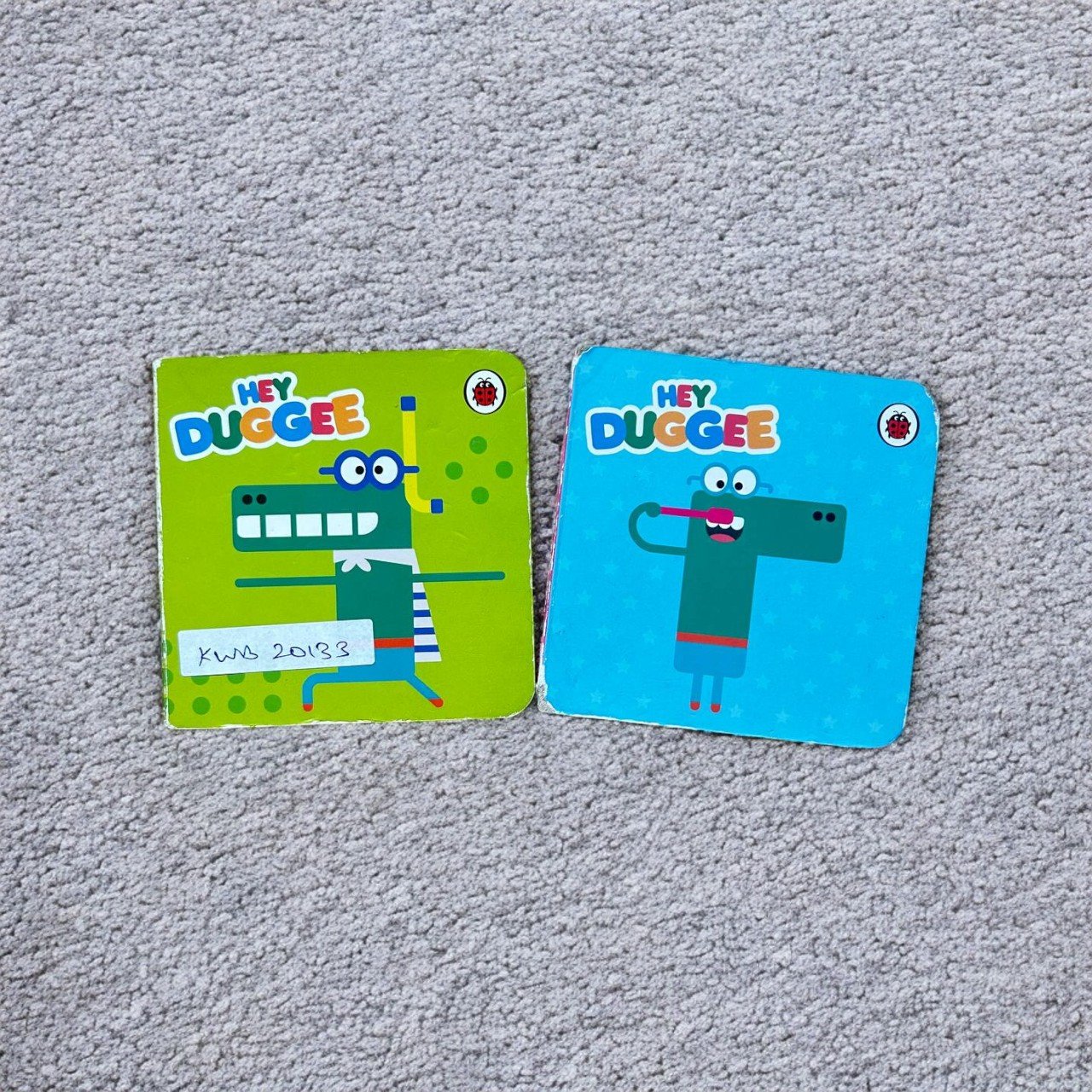 Pocket Size_Hey Duggee_Set Of 2 Books_Ladybird_KWB20133
