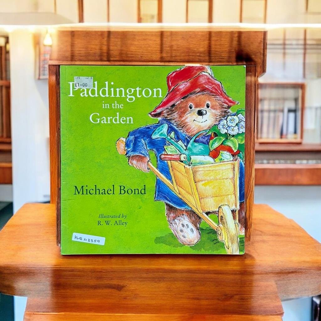Paddington In The Garden_Michael Bond_KWB43359
