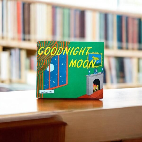 Goodnight Moon_Margaret Wise Brown_KWB44541