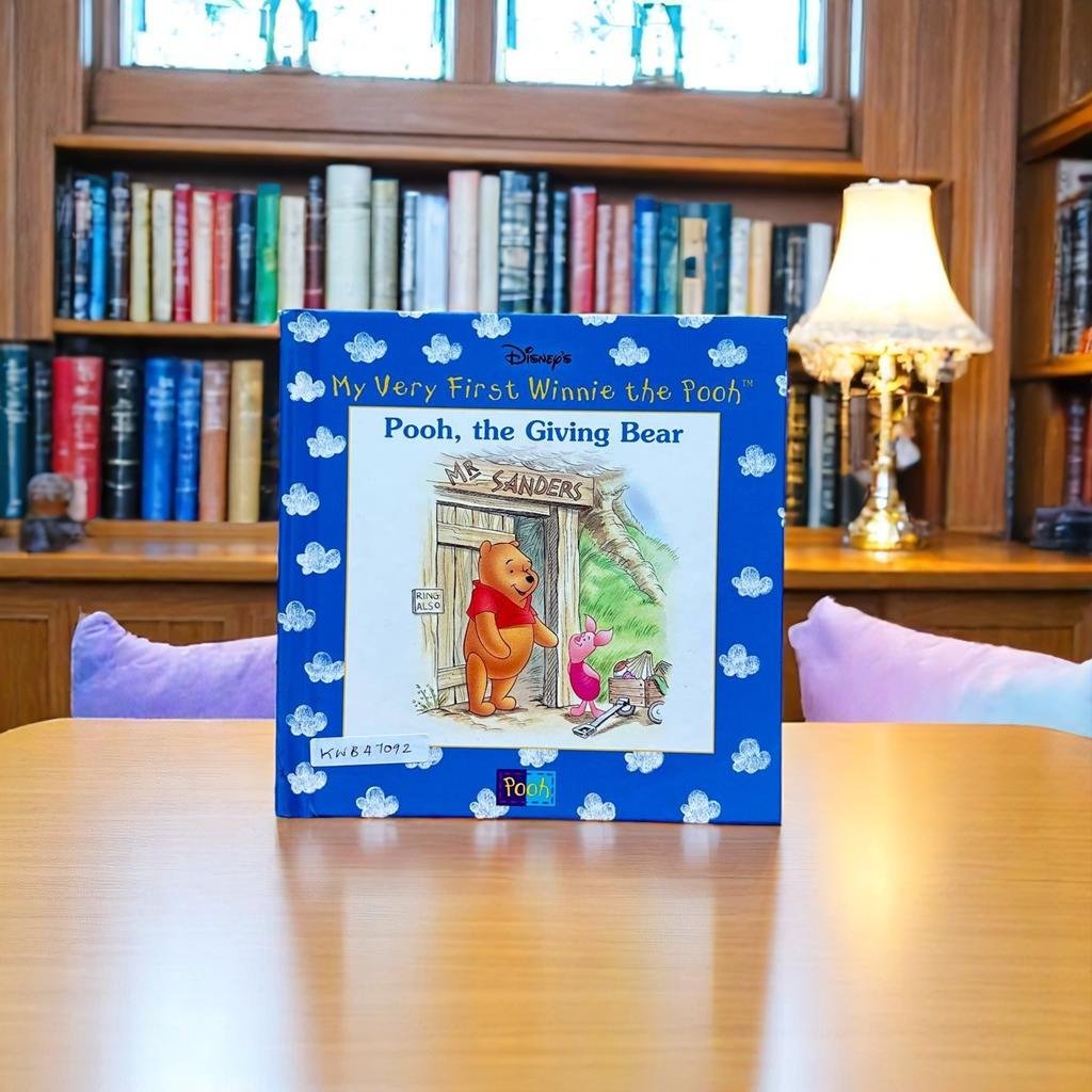 Disney_My Very First Winnie the Pooh_Pooh the Giving Bear _Disney_KWB47092