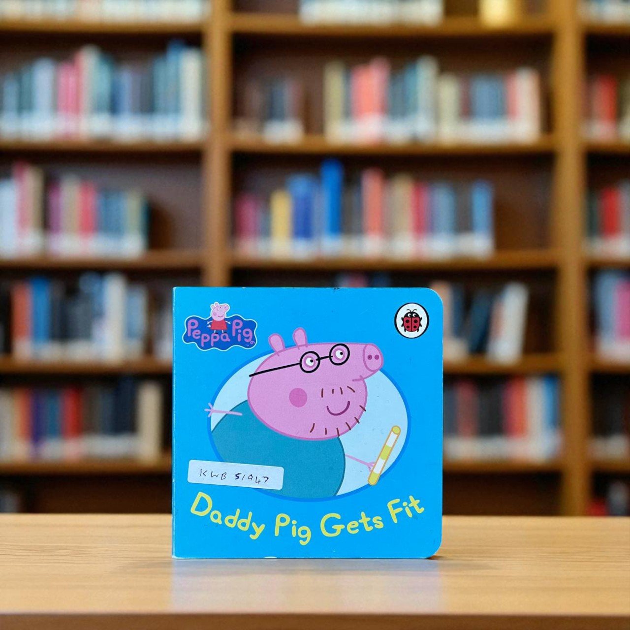 Peppa Pig_Daddy Pig gets Fit _Ladybird _KWB51947