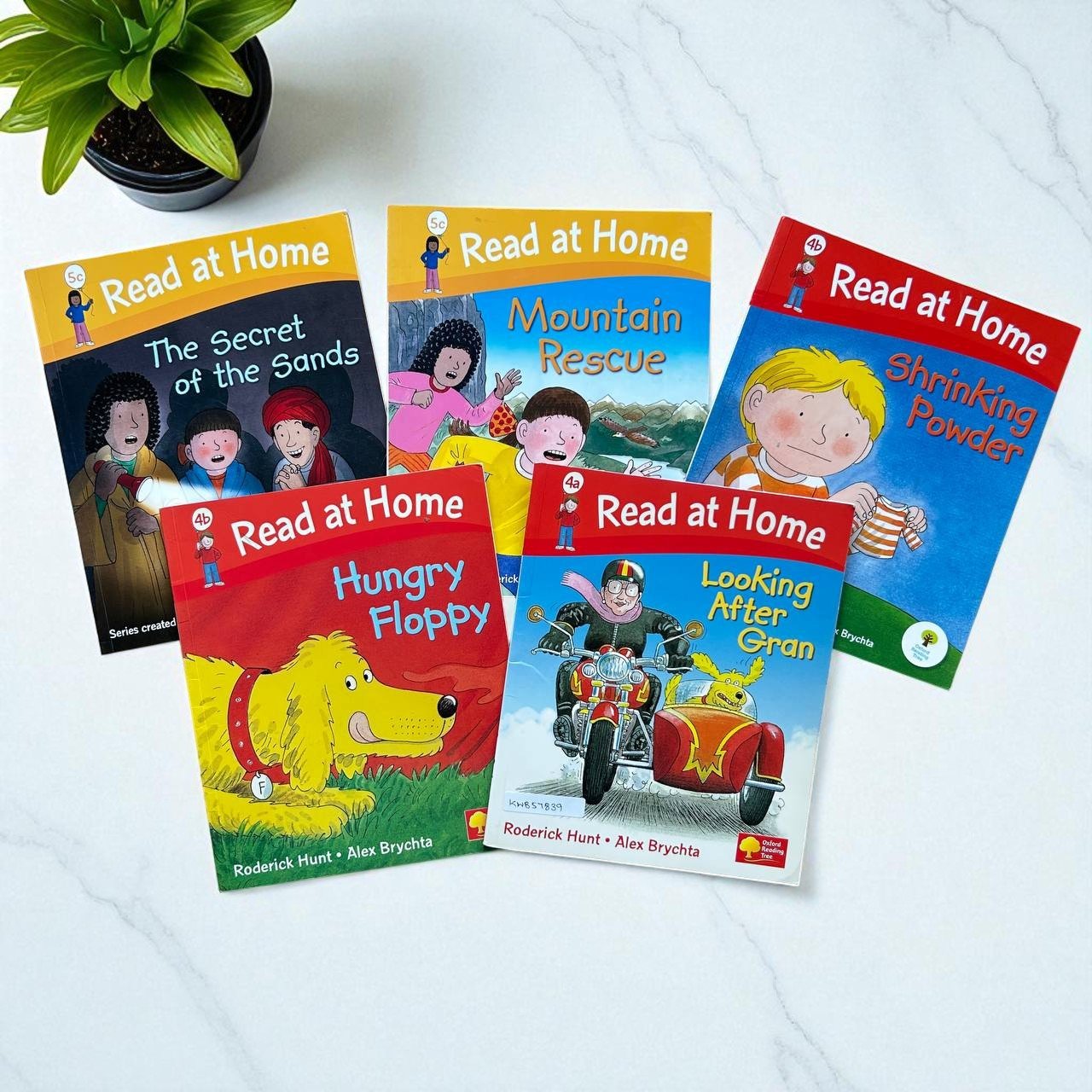 Read At Home_Oxford_Set Of 5 Books_Roderick Hunt_KWB57839
