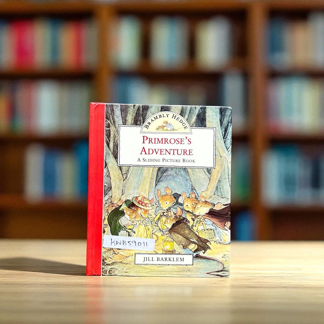 Primrose's Adventure_Sliding Picture Book_Jill Barklem_KWB59011