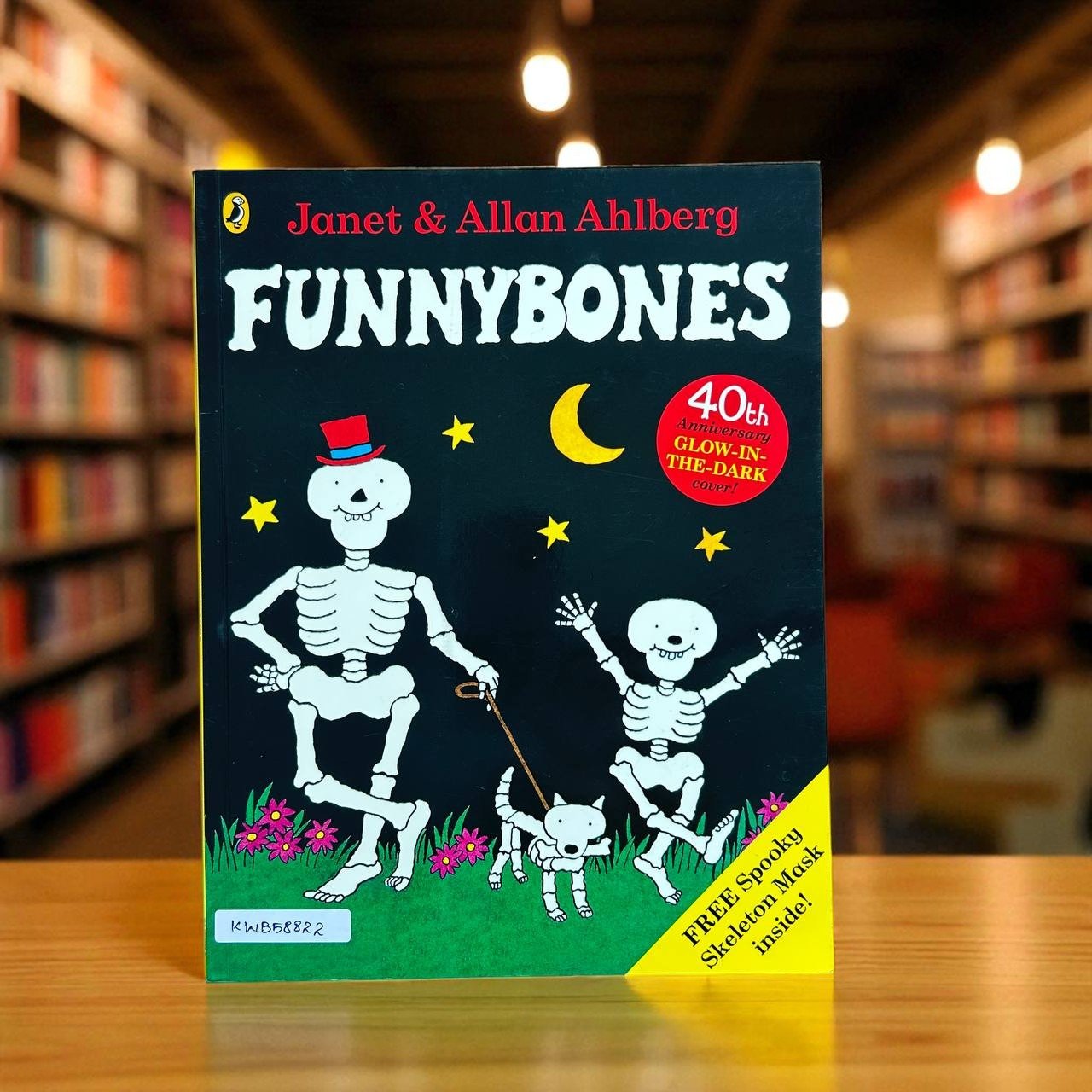 Funnybones_No Spooky Skeleton Mask_Puffin_Allan Ahlberg_RDM_KWB58822