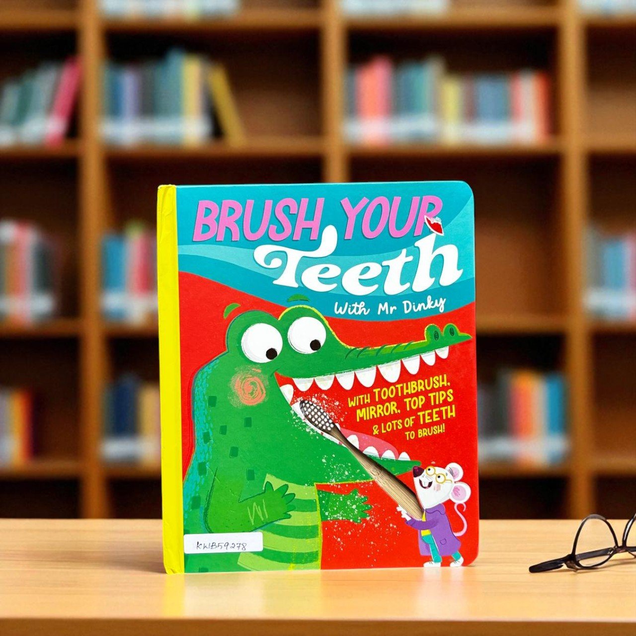 Brush Your Teeth_With Toothbrush And Mirror_Peep Through With Flap Book_Used_Isabel Perez_KWB59278