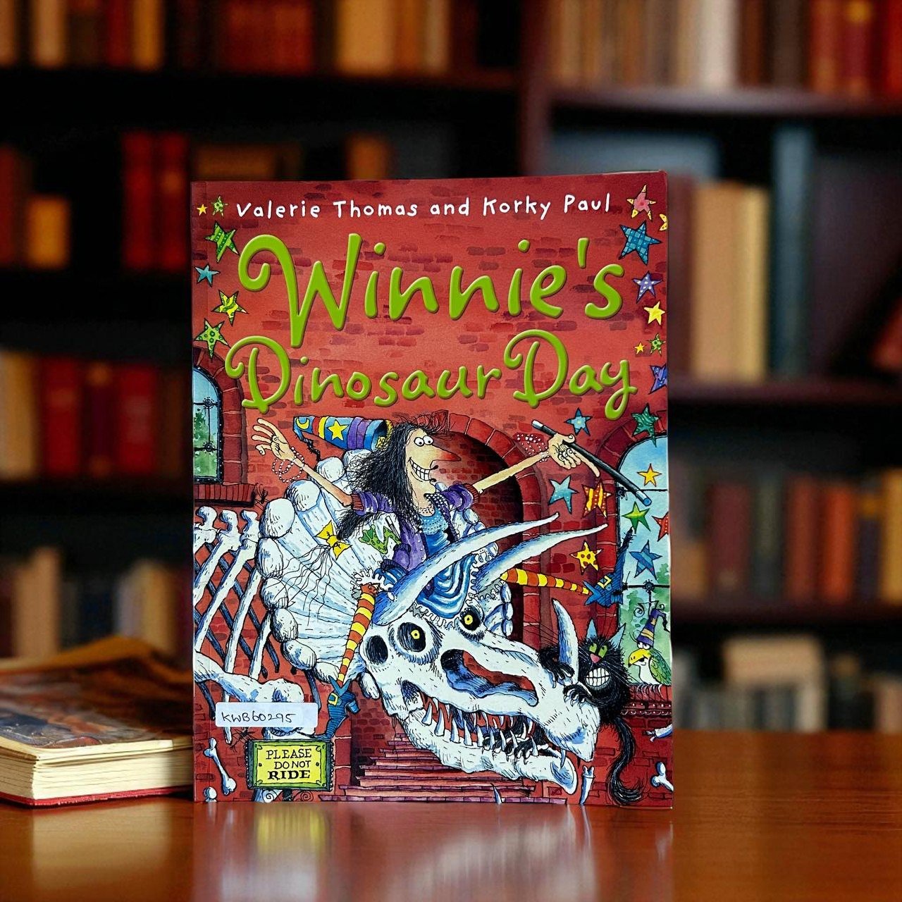 Winnie's Dinosaur Day_Valerie Thomas_RDS_KWB60295