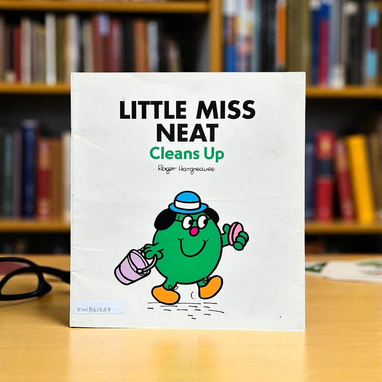 Little Miss Neat Cleans Up_Roger Hargreaves_KWB61027