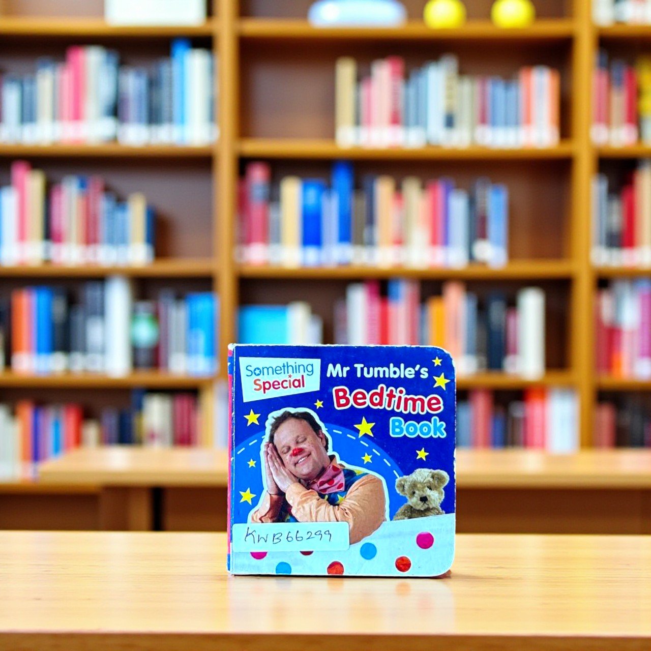 Pocket Friendly_Mr Tumble's Bedtime Book_Something Special_KWB66299