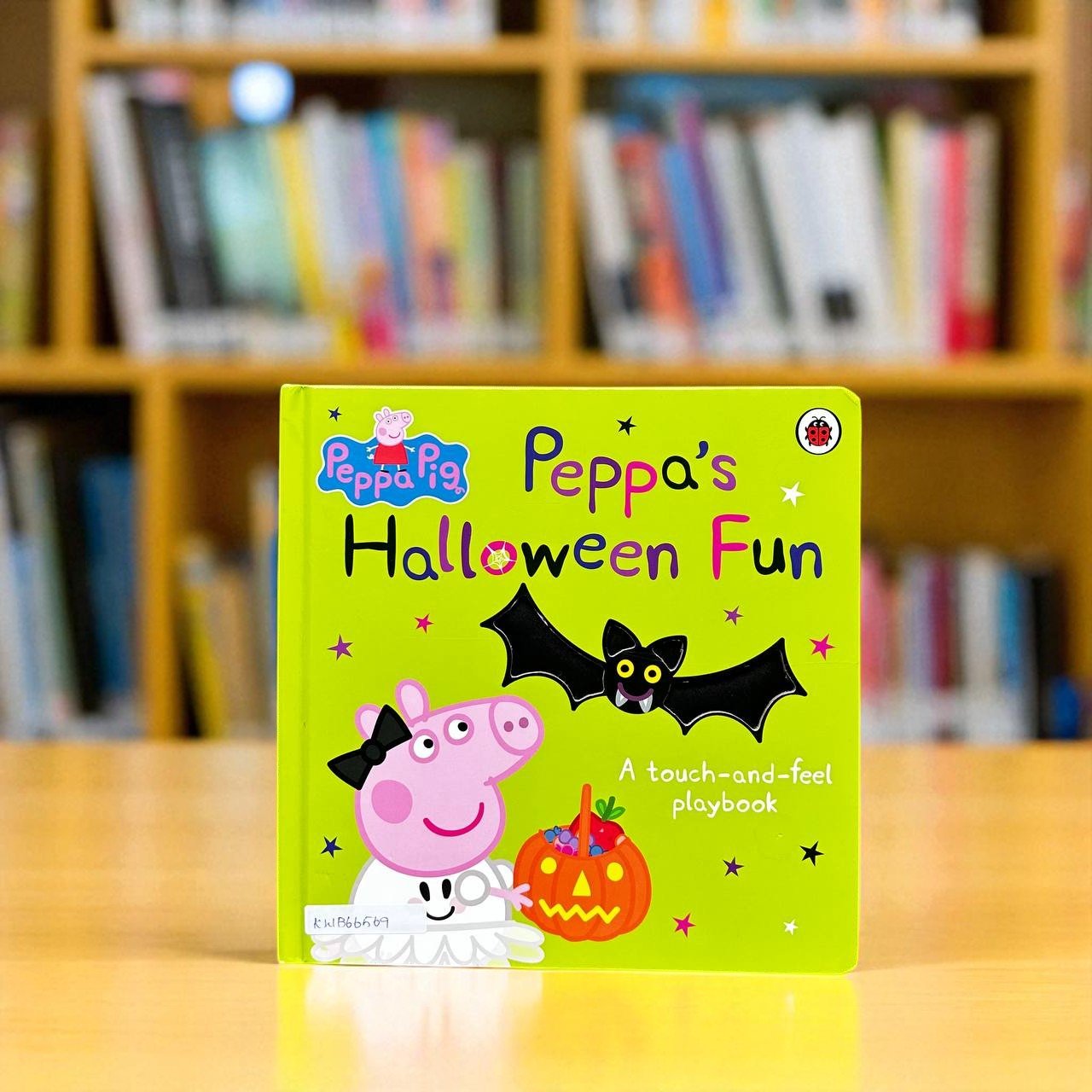 Peppa's Halloween Fun_Peppa Pig_Touch And Feel Book_Ladybird_KWB66569