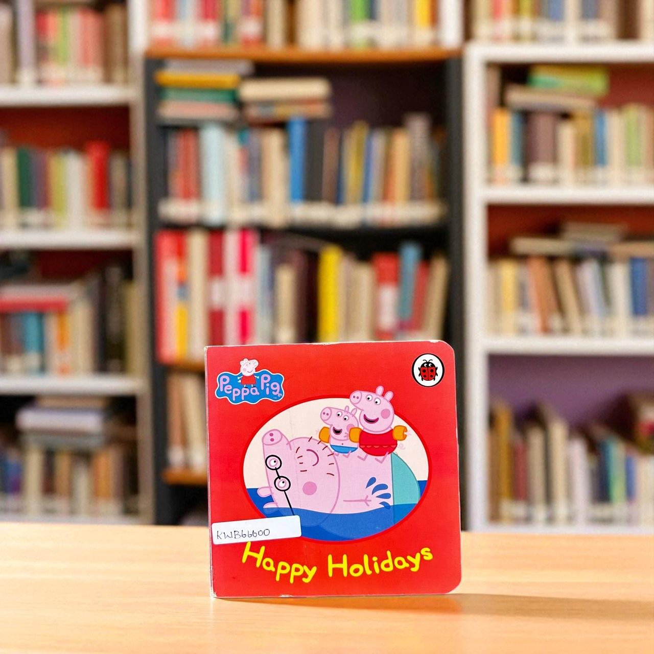 Happy Holidays_Peppa Pig_Ladybird_KWB66600
