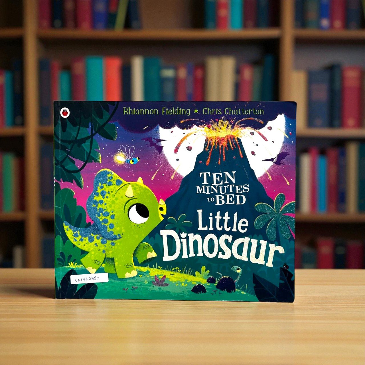 Ten Minutes To Bed Little Dinosaur_Ladybird_RDS_KWB62380