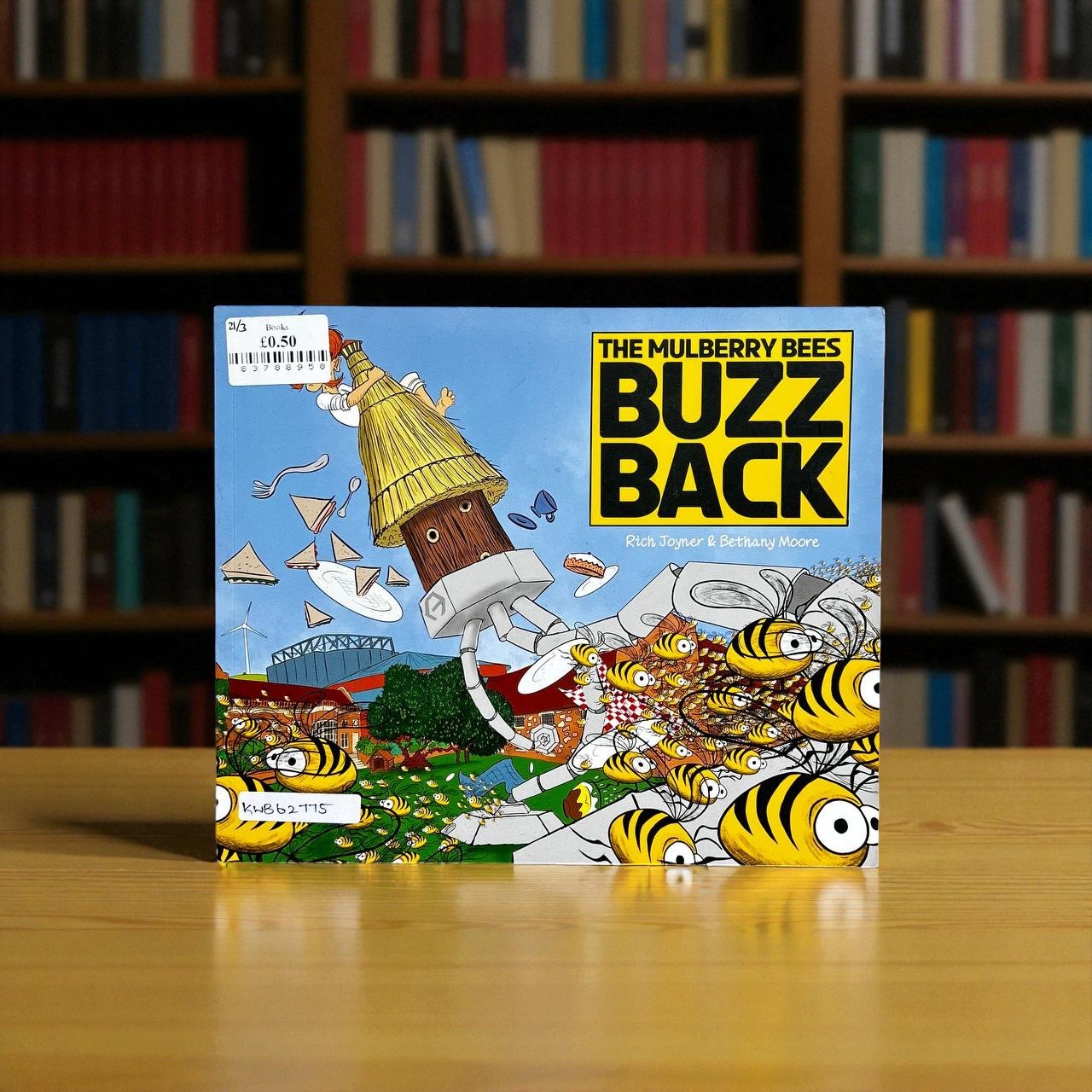 The Mulberry Bees Buzz Back_Bethany Moore_RDS_KWB62775