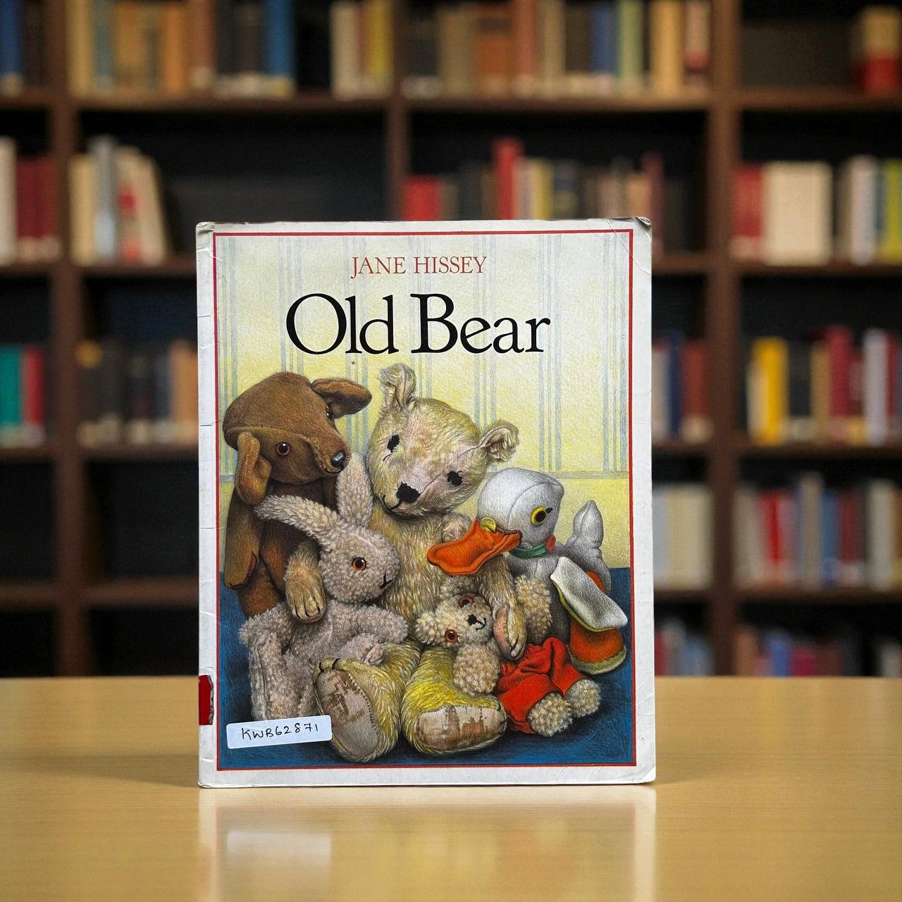 Old Bear_Used_Jane Hissey_RDS_KWB62871