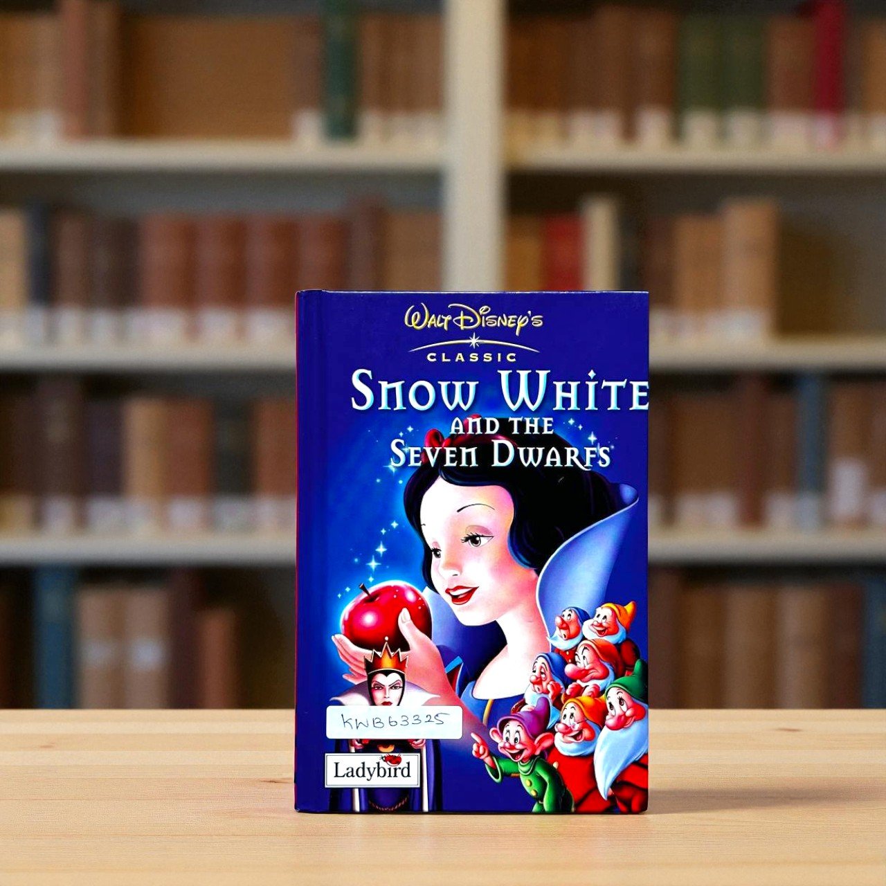 Pocket Friendly_Snow White And The Seven Dwarfs_Disney_Ladybird_KWB63325