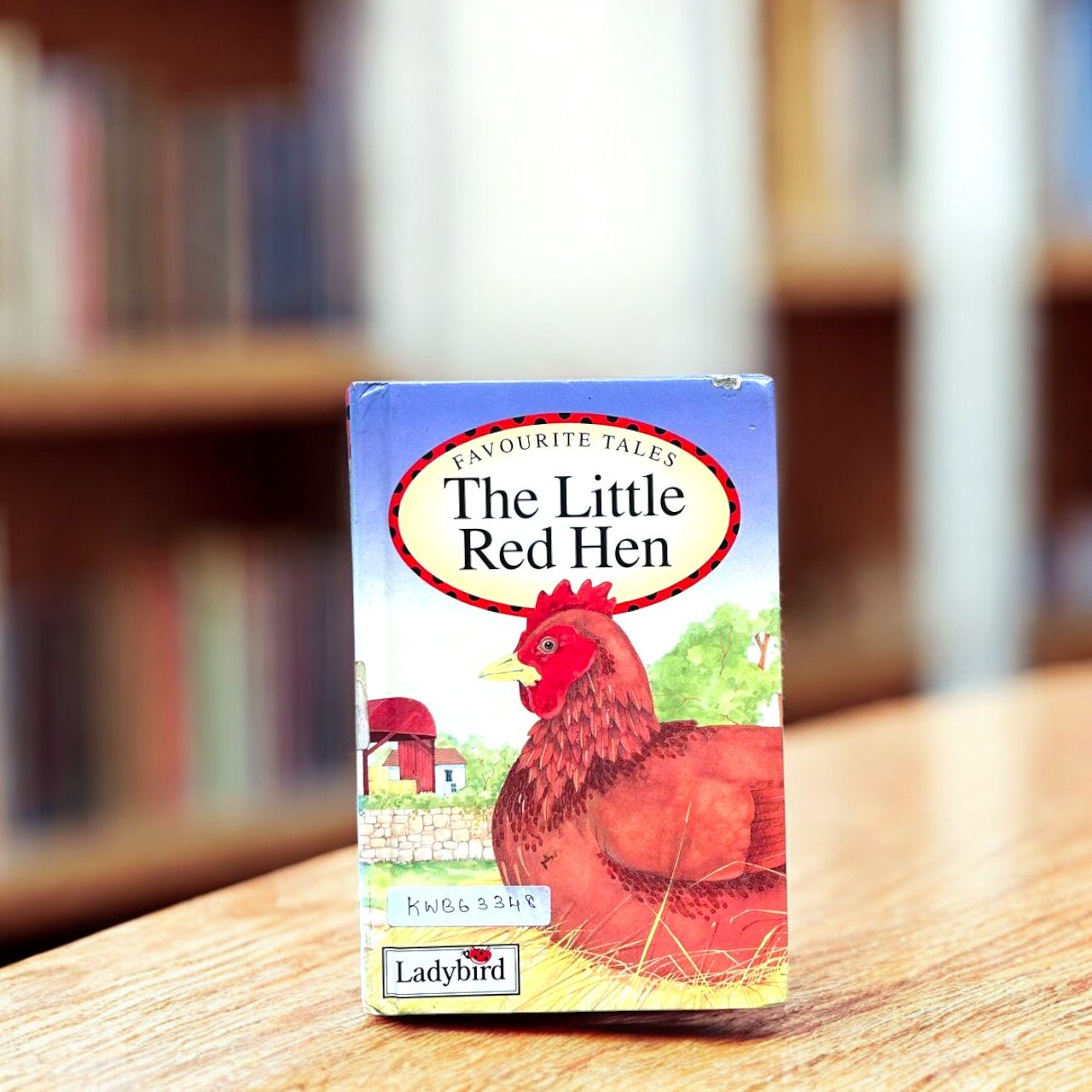 Pocket Friendly_The Little Red Hen_Favourite Tales_Ladybird_KWB63348