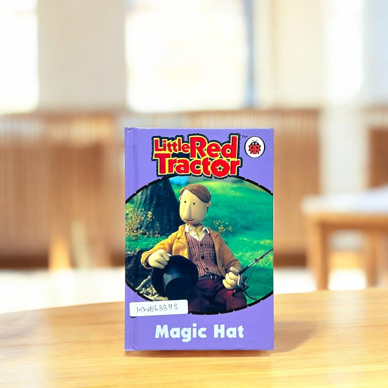Pocket Friendly_Little Red Tractor_Magic Hat_Ladybird_KWB63373