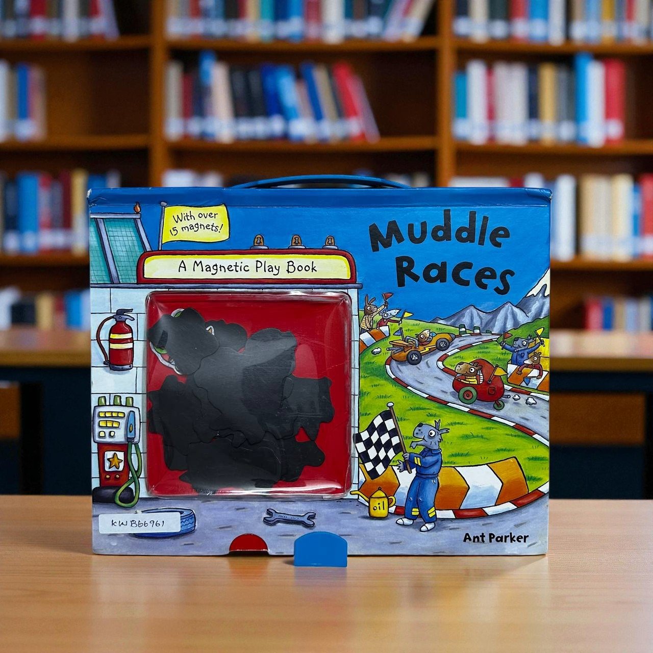 Muddle Races_11/15 Magnetic Pieces_Ant Parker_KWB66961