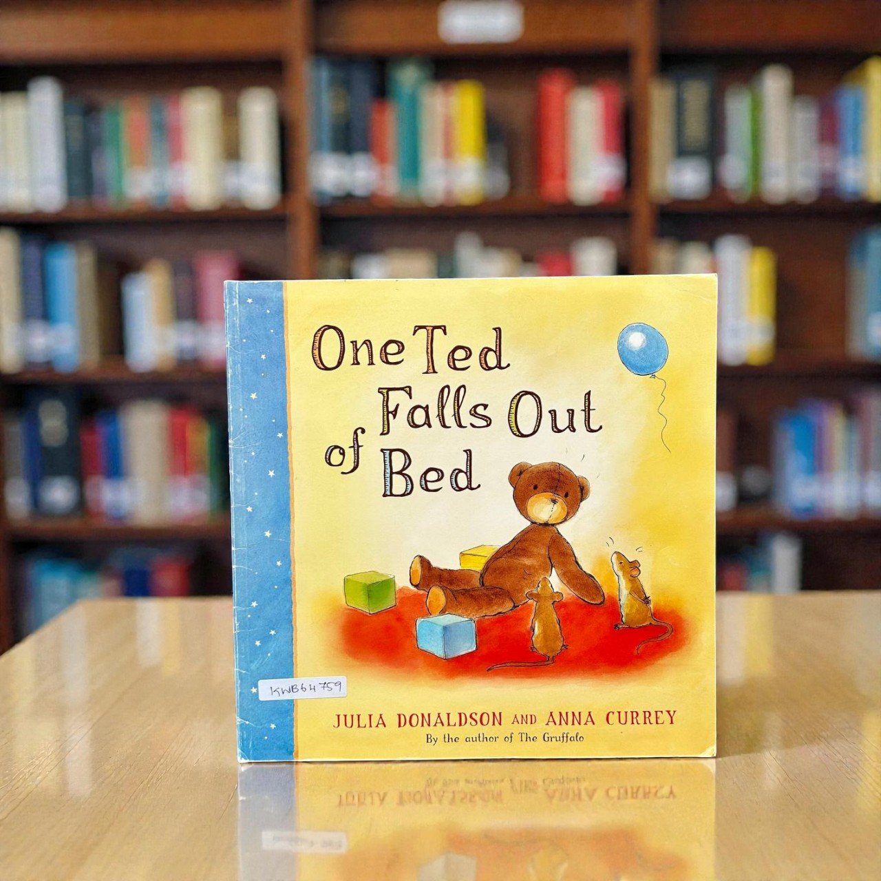 One Ted Falls Out Of Bed_Julia Donaldson_KWB64759