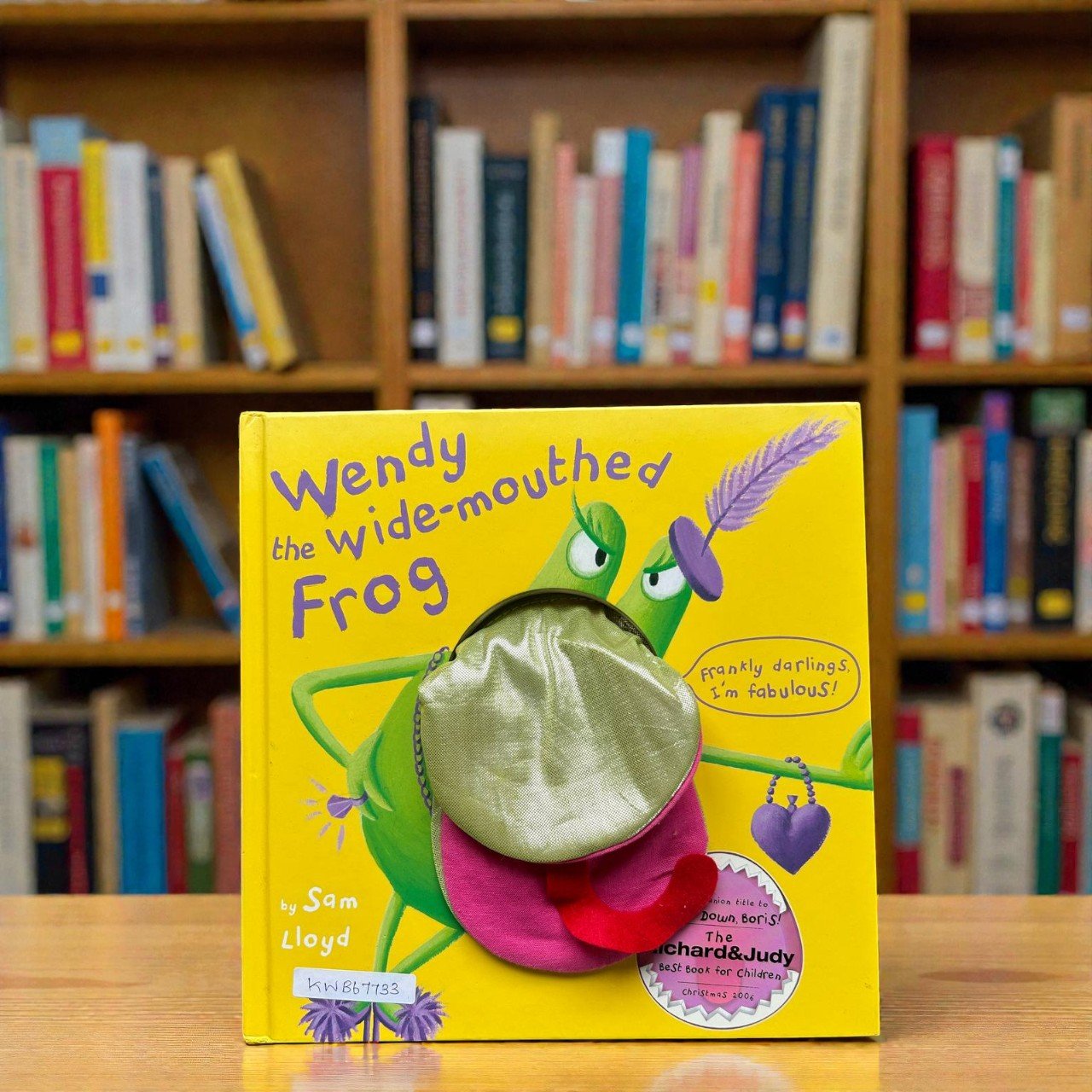 Wendy The Wide Mouthed Frog_Puppet Book_Sam Lloyd_KWB67733