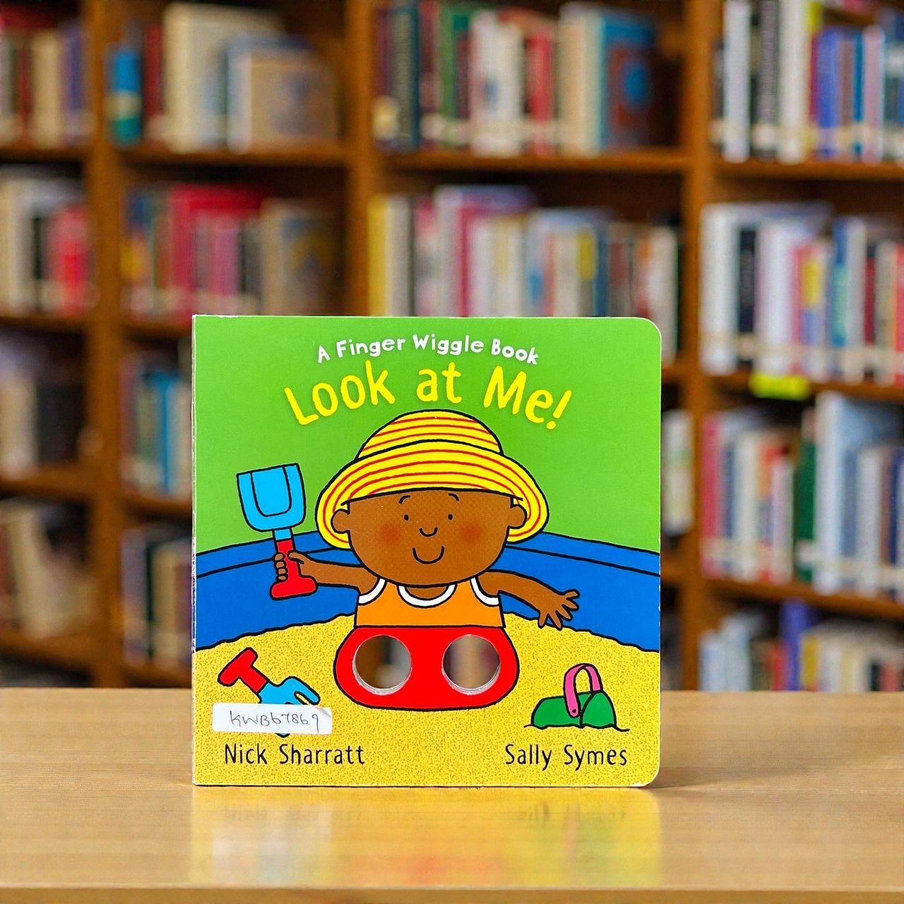 Look At Me!_A Finger Wiggle Book_Nick Sharratt_KWB67869