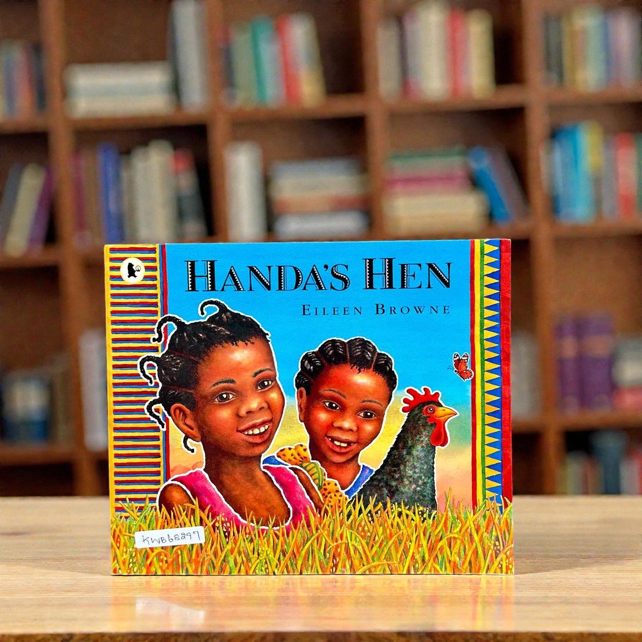 Handa's Hen_Walker_Eileen Browne_RDS_KWB68297