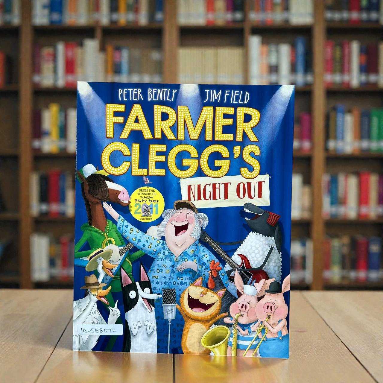 Farmer Clegg's Night Out_Macmillan_Peter Bently_RDS_KWB68572