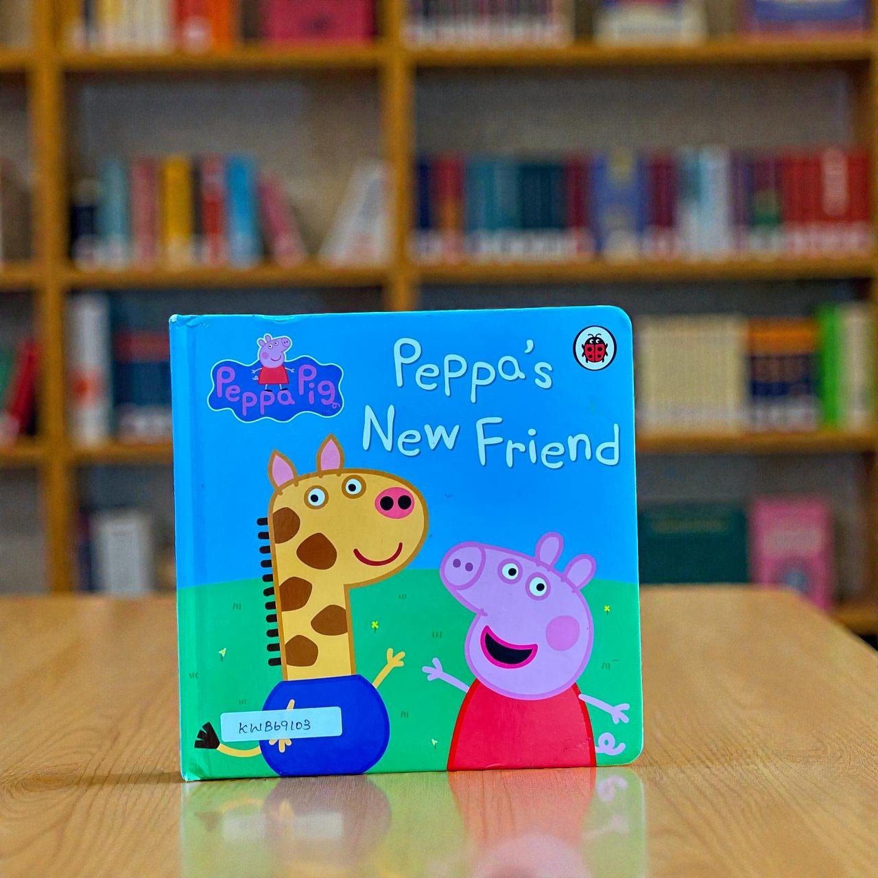 Peppa Pig_Peppa's New Friend _Ladybird_KWB69103