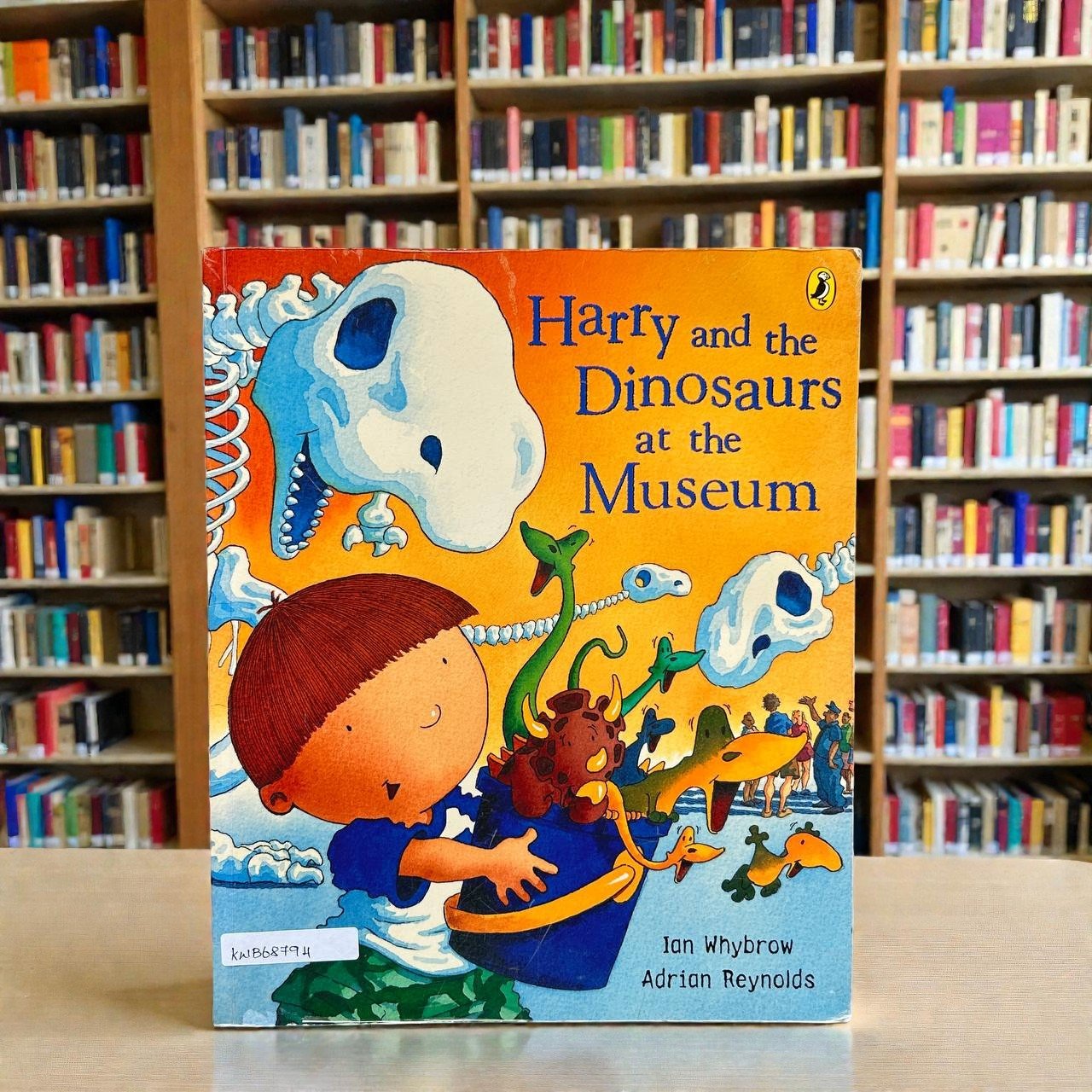 Harry And The Dinosaurs At The Museum_Puffin_Ian Whybrow_RDS_KWB68794