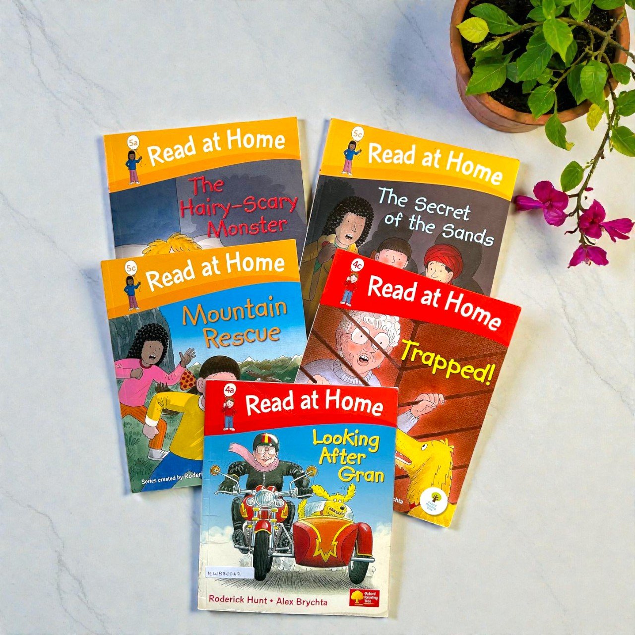 Read At Home_Oxford_Phonics_Set Of 5 Books_Roderick Hunt_KWB70042