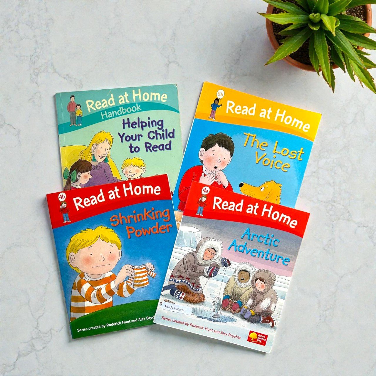 Read At Home_Oxford_Phonics_Set Of 4 Books_Roderick Hunt_KWB70044