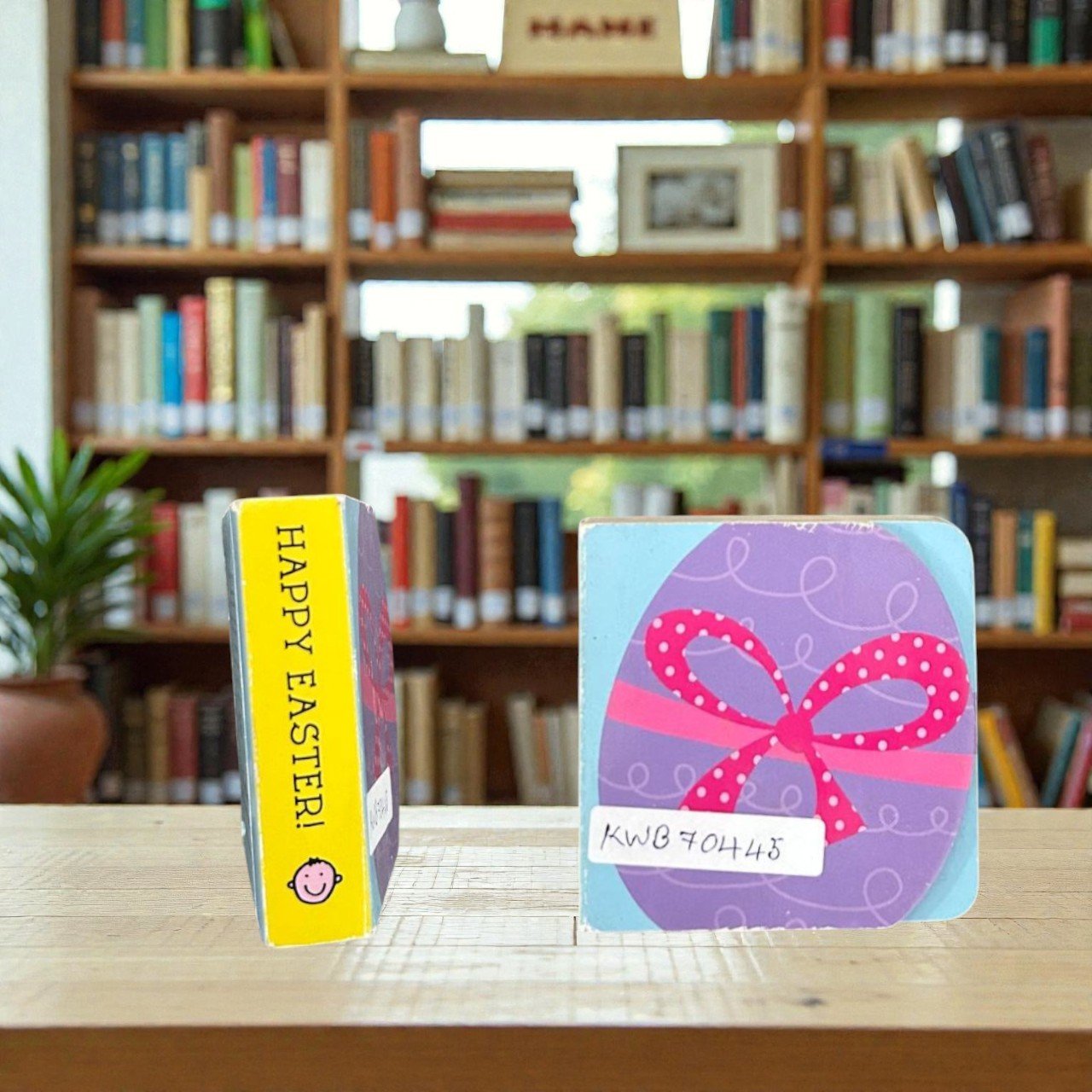 Pocket Size_Happy Easter!_First Concepts_Priddy Books_KWB70445