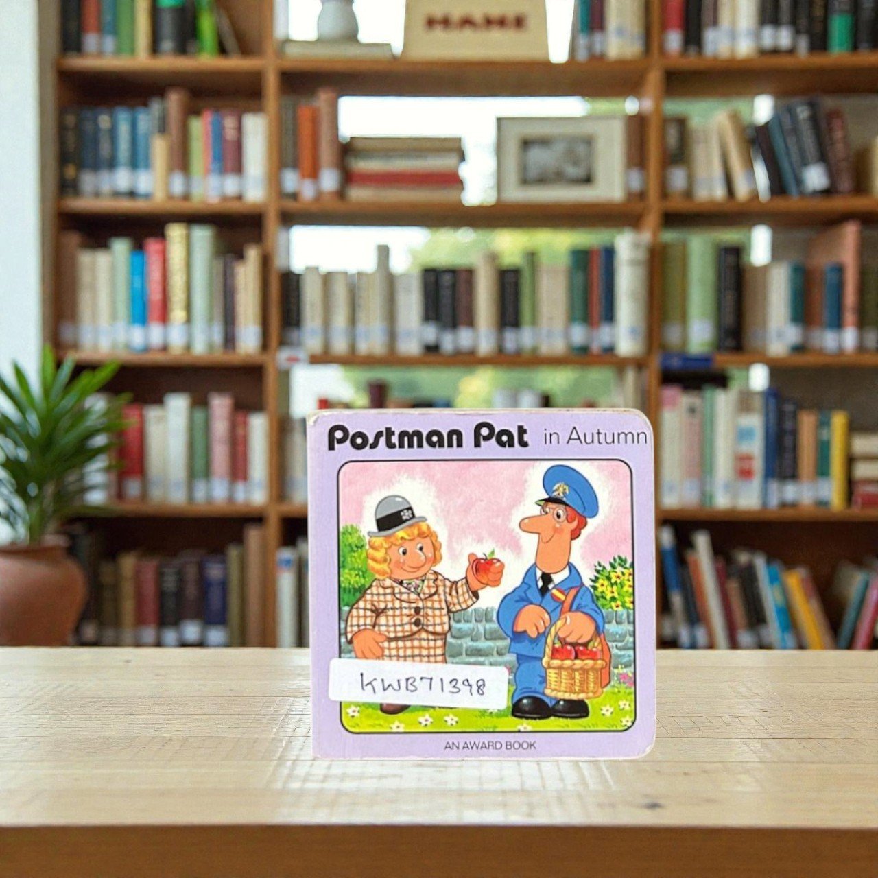 Pocket Size_Postman Pat In Autumn_BB Stories_Award_KWB71398