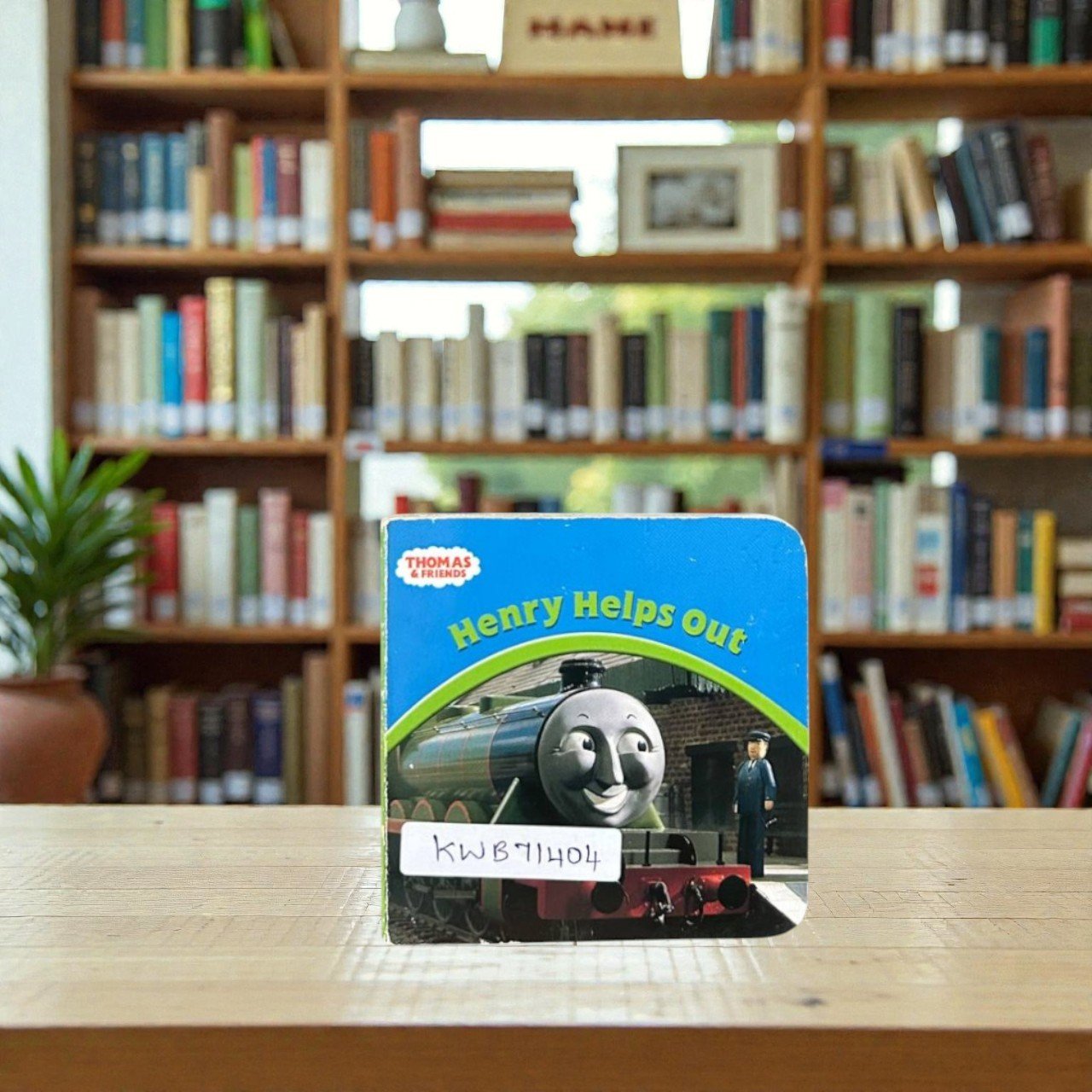 Pocket Size_Henry Helps Out_Thomas & Friends_BB Stories_Dean_KWB71404