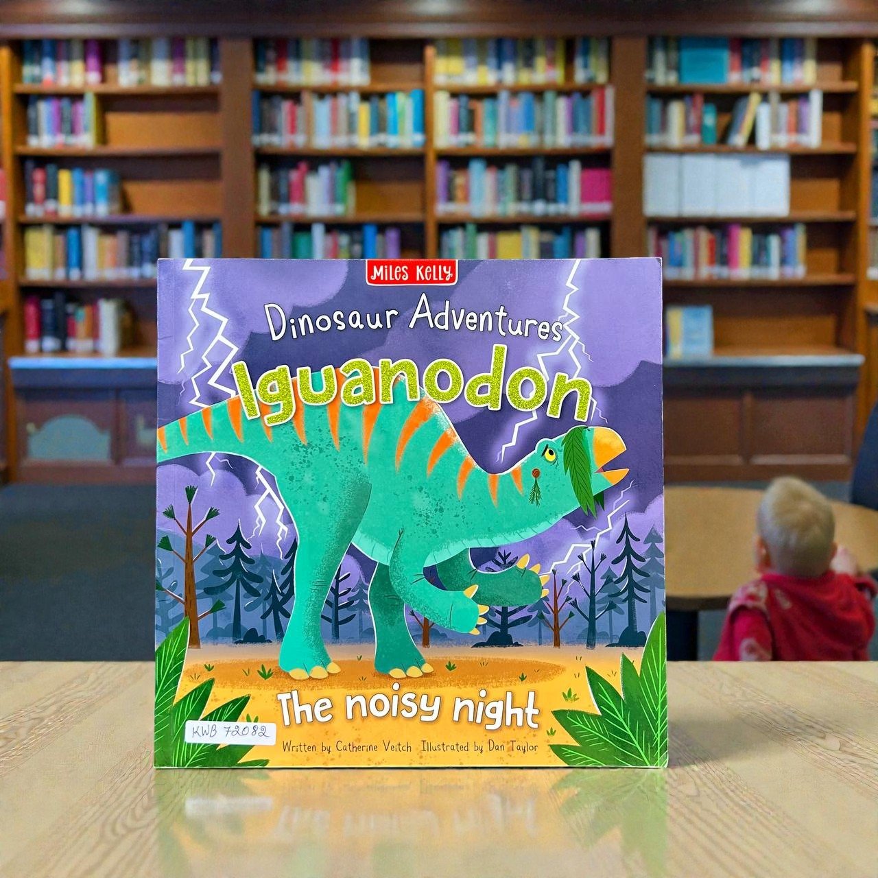 Dinosaur Adventures_Iguanodon_The Noisy Night_Miles Kelly_Catherine Veitch_RDS_KWB72082