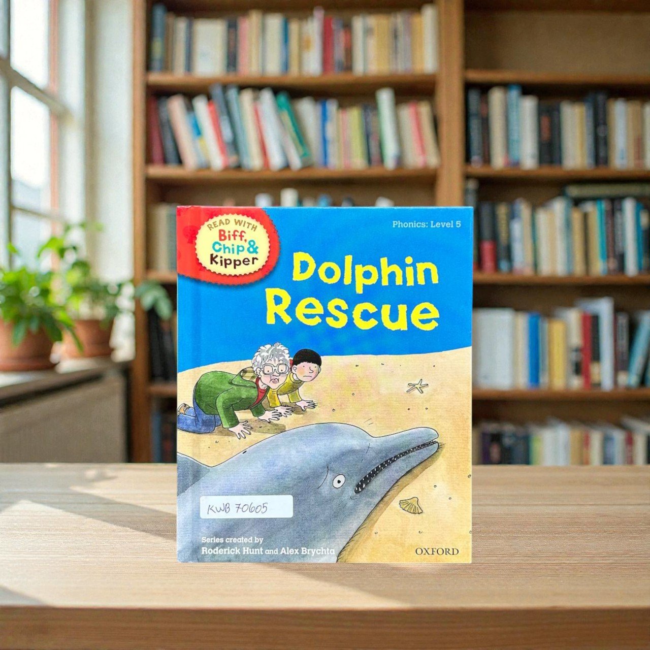 Dolphin Rescue_Biff And Chip_Oxford_Roderick Hunt_KWB70605