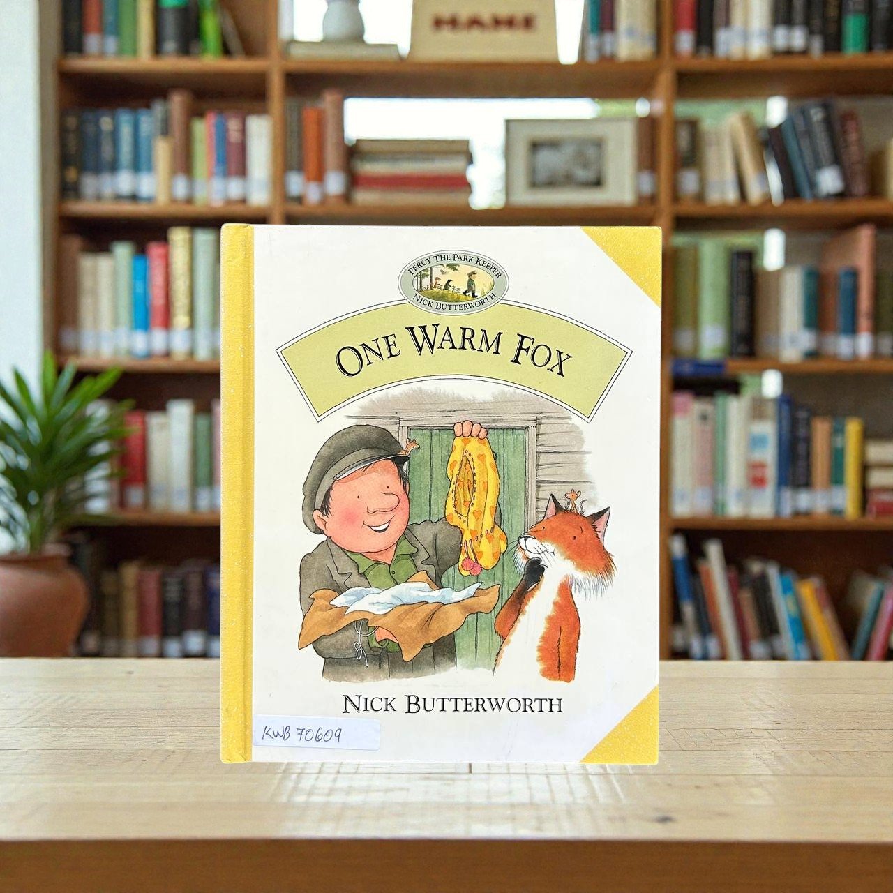 One Warm Fox_Percy The Park Keeper_Nick Butterworth_KWB70609