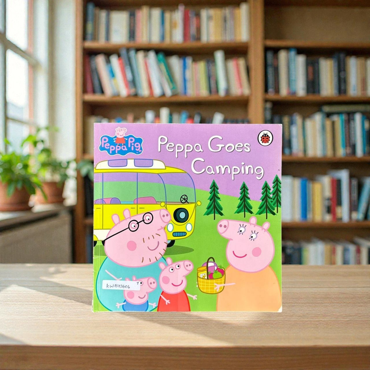 Peppa Goes Camping_Peppa Pig_Taped_Ladybird_KWB73606