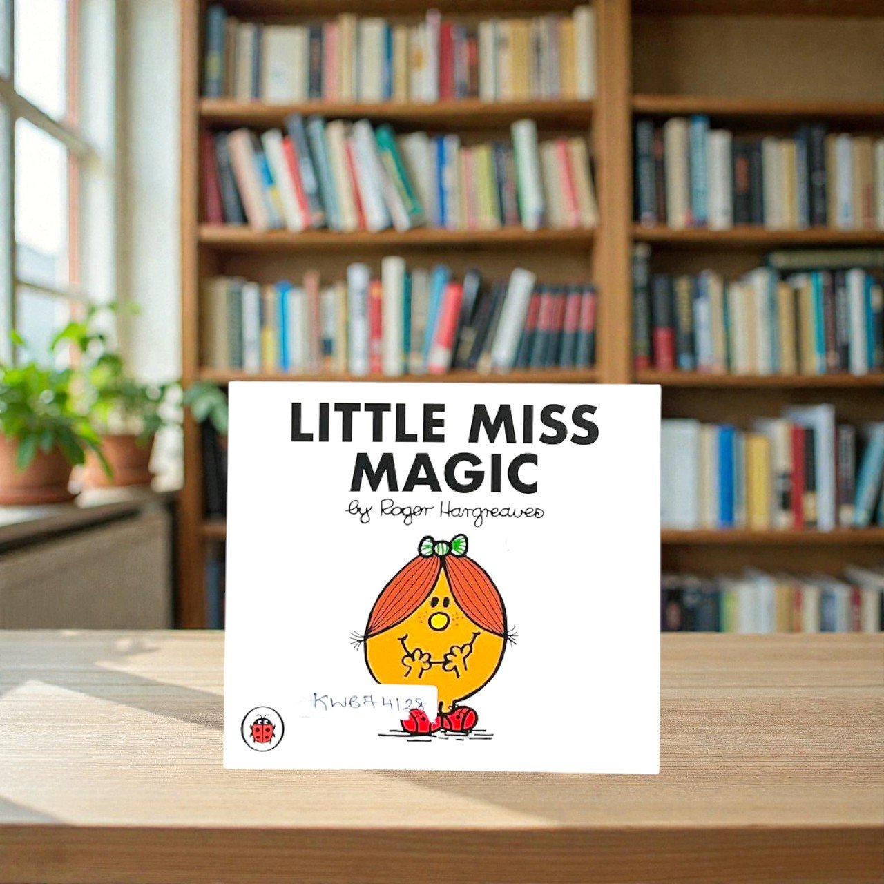 Pocket Friendly_Little Miss Magic _Mr Men And Little Miss_Roger Hargreaves_KWB74128