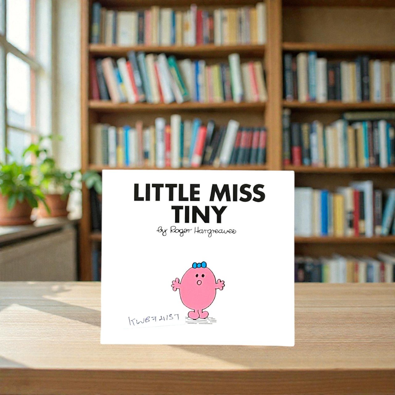 Pocket Friendly_Little Miss Tiny _Mr Men And Little Miss_Roger Hargreaves_KWB74137
