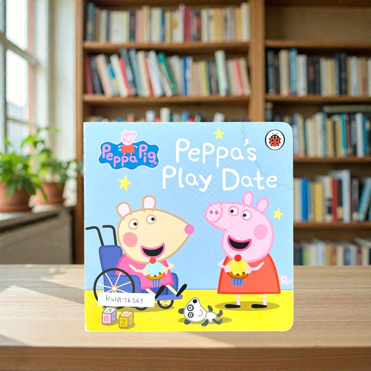 Peppa's Play Date_Peppa Pig_Ladybird_KWB76367