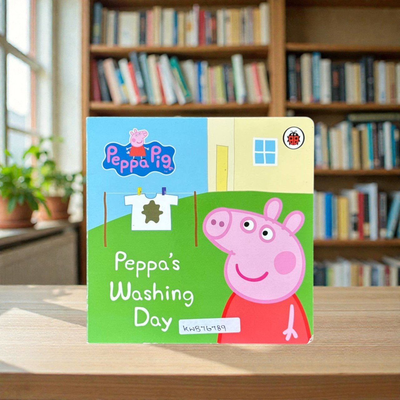Peppa's Washing Day_Peppa Pig_Ladybird_KWB76789