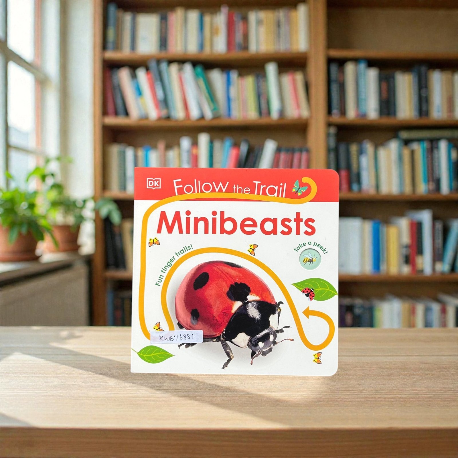Minibeasts_Follow The Trail_DK_KWB76881