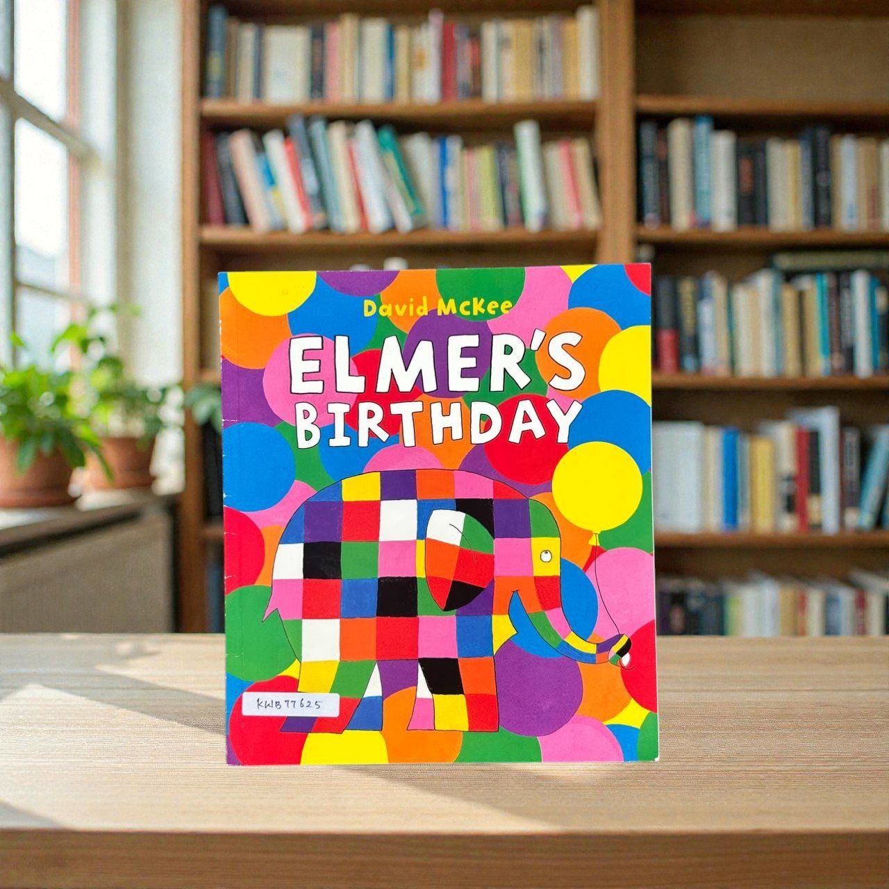 Elmer's Birthday_David Mckee_KWB77625