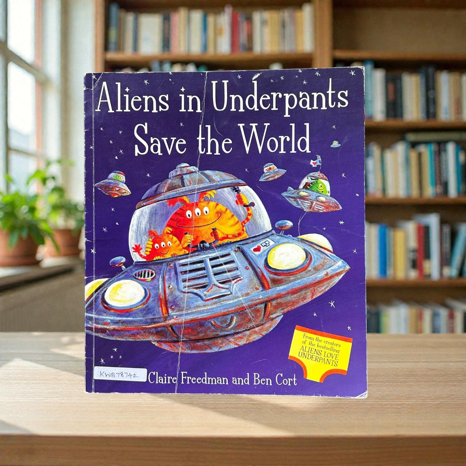 Aliens In Underpants Save The World_Used_Claire Freedman_KWB78742
