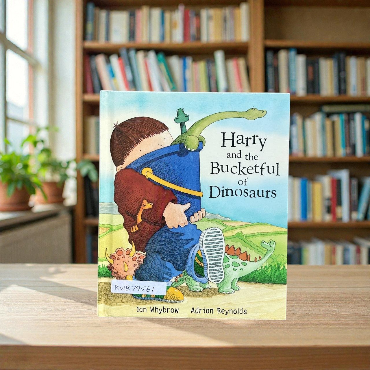 Harry And The Bucketful Of Dinosaurs_Ian Whybrow_KWB79561