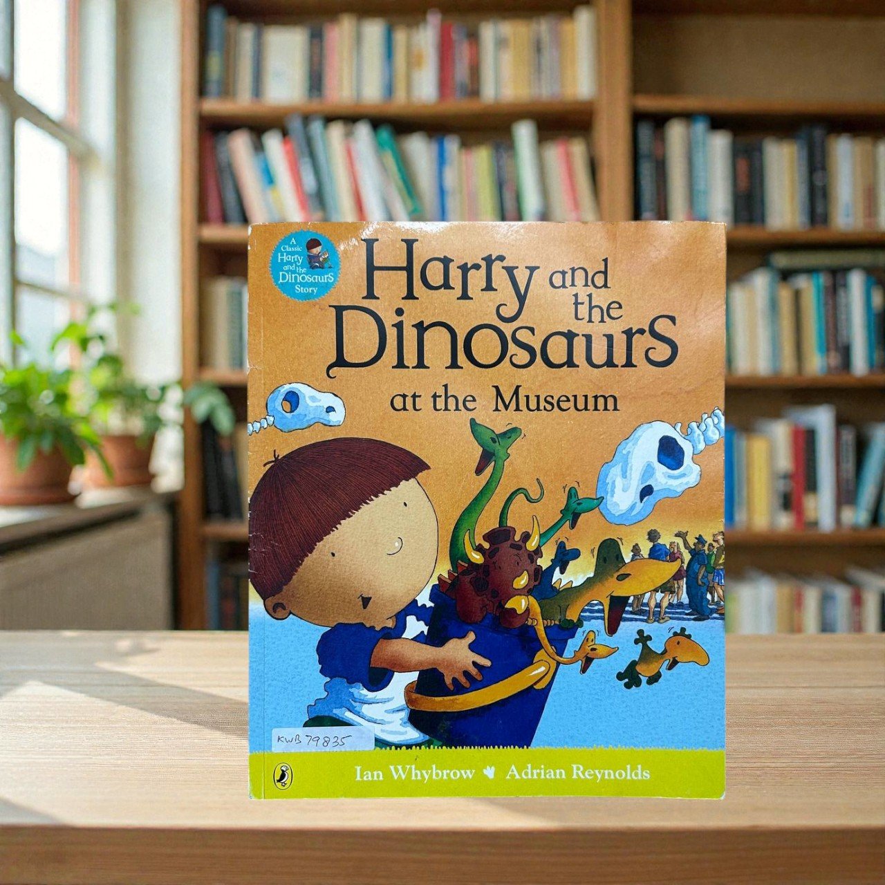 Harry And The Dinosaurs At The Museum_Ian Whybrow_KWB79835