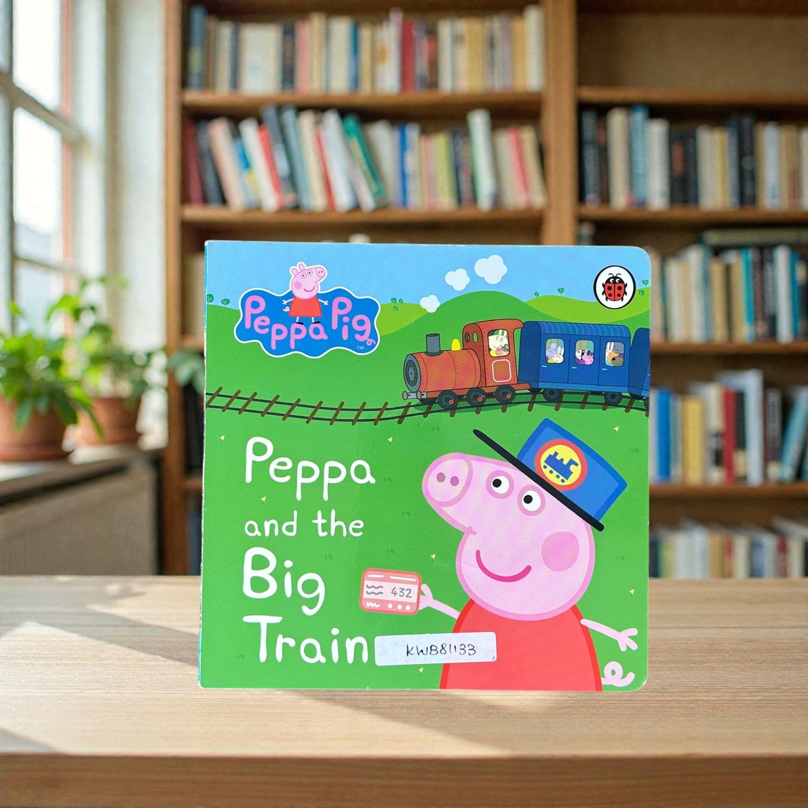 Peppa And The Big Train_Peppa Pig_Ladybird_KWB81133
