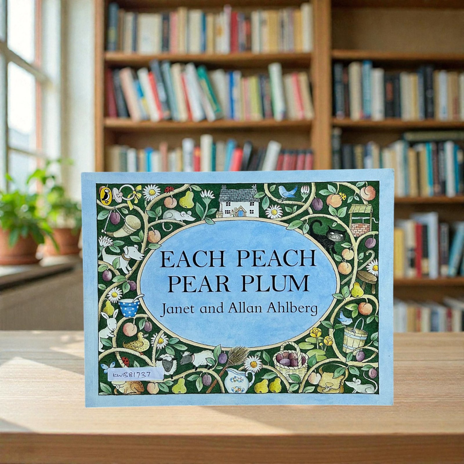 Each Peach Pear Plum_Janet And Allan Ahlberg_KWB81737