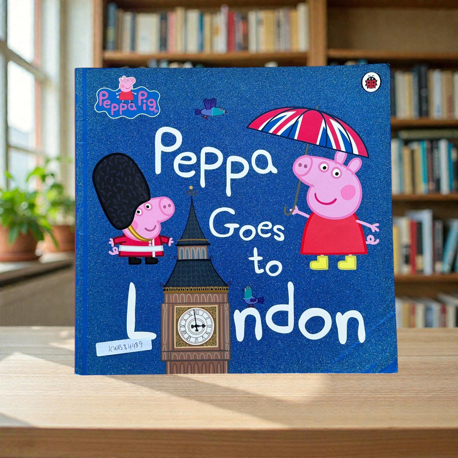 Peppa Goes To London_Peppa Pig_Ladybird_KWB84489