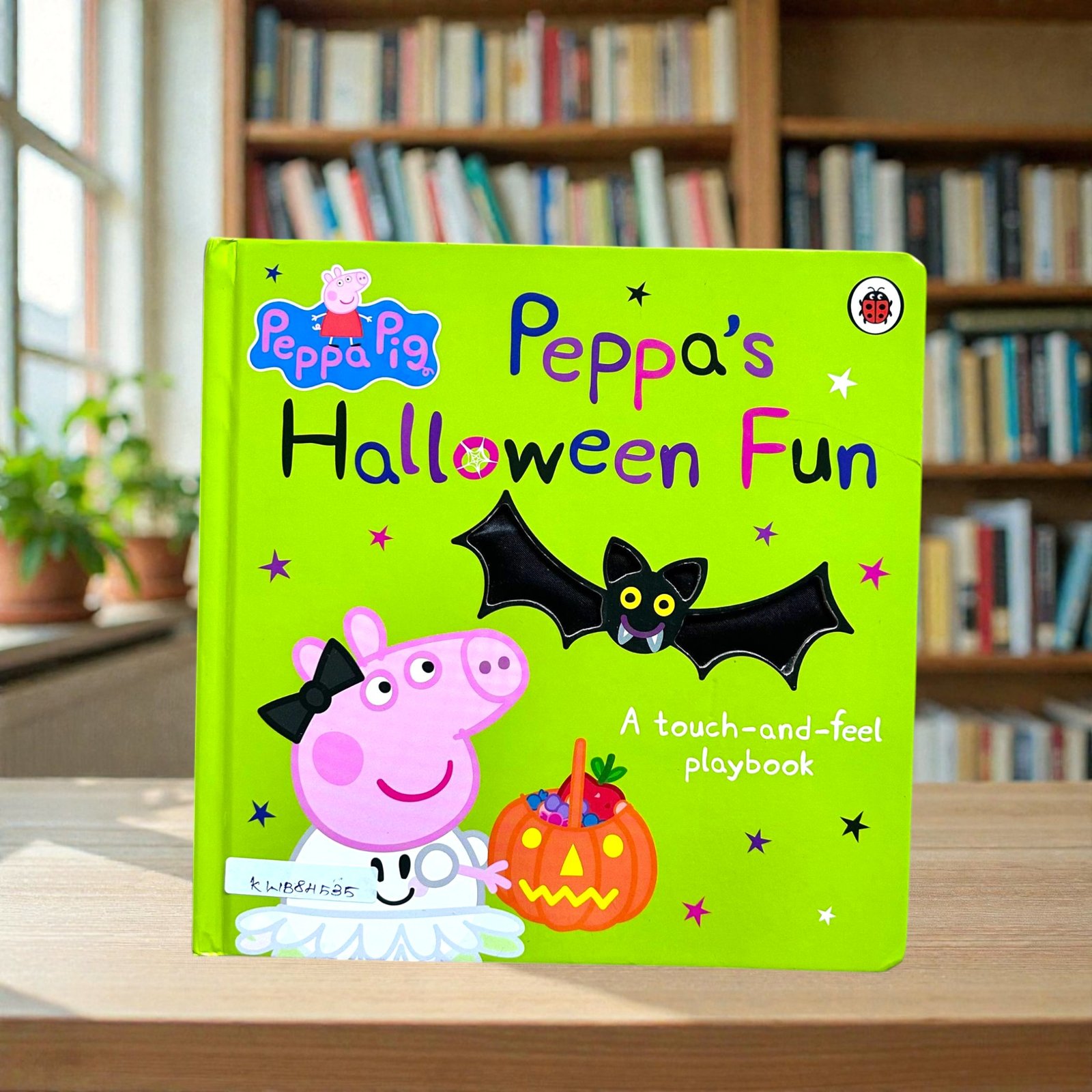 Peppa's Halloween Fun_Peppa Pig_Touch And Feel Book_Ladybird_KWB84535